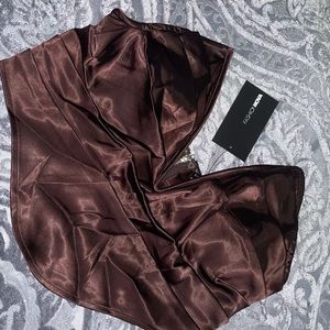 Brand new fashion nova V cut crop top! 🤎